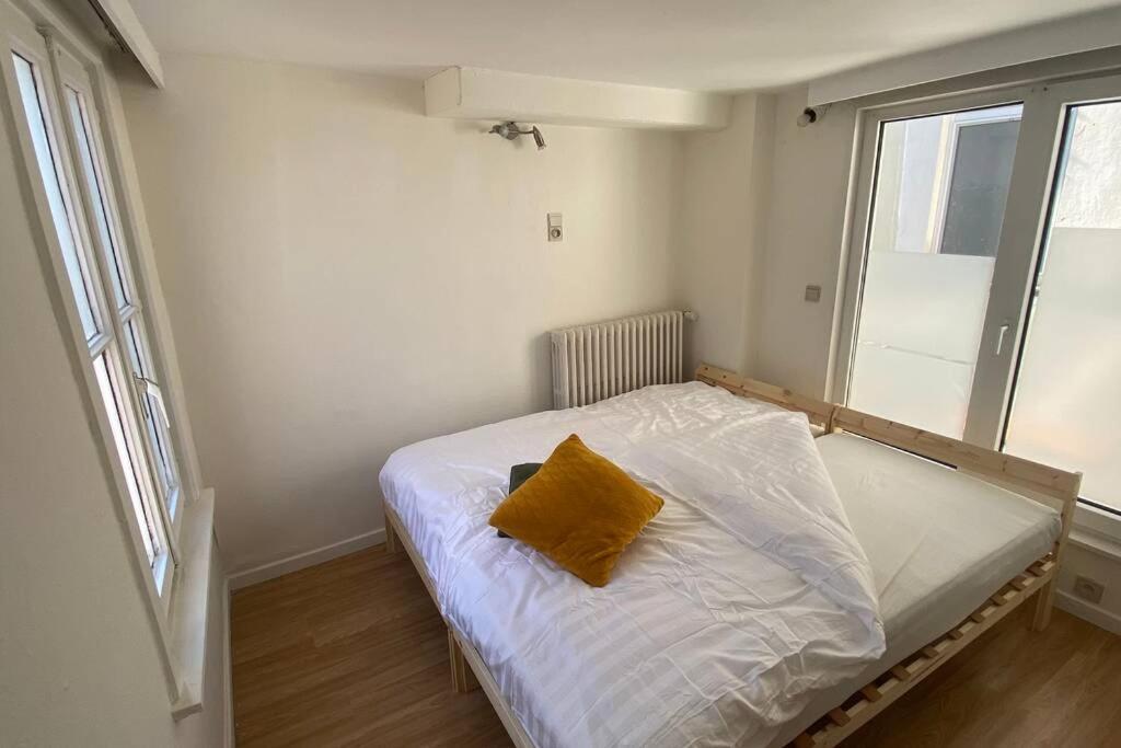 Studio With Terrace In 17Th Century House Apartment Bruges Exterior foto